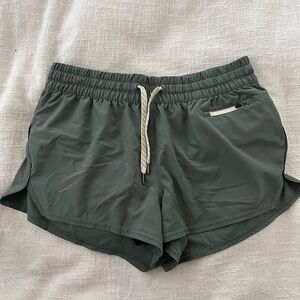 Vuori Clementine Shorts in Marsh